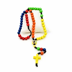 Chapelet pour enfant avec grains en gomme, couleur fluo mission sur corde, avec résine V.Marie